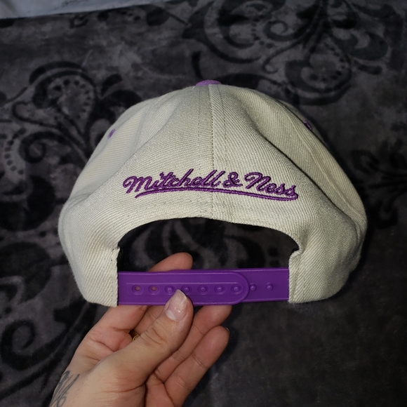 Mens Mitchell & Ness NBA Toronto Raptors Basketball Fited Hat Snap Back Cap - Picture 5 of 5